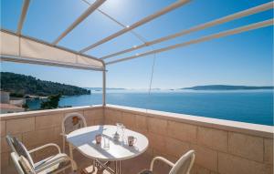 Amazing Apartment In Okrug Donji