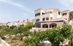 Nice Apartment In Okrug Donji With Wifi