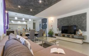 Awesome Apartment In Kanfanar With 1 Bedrooms, Wifi And Outdoor Swimming Pool