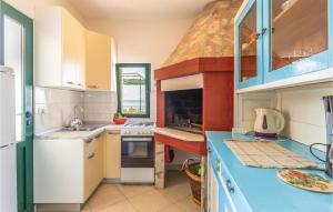 Awesome Home In Podgora With Kitchen