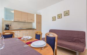 Beautiful Apartment In Porec With 2 Bedrooms And Wifi