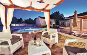 Three-Bedroom Holiday Home In Rebici