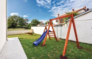 Three-Bedroom Holiday Home In Rebici