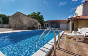 Three-Bedroom Holiday Home In Rebici