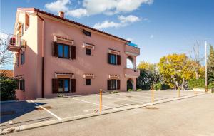 Cozy Apartment In Njivice With Wifi