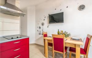 Cozy Apartment In Njivice With Wifi 