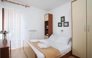 2 Bedroom Gorgeous Apartment In Rabac