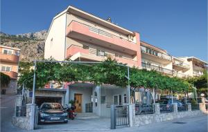 Awesome Apartment In Makarska With 4 Bedrooms And Wifi