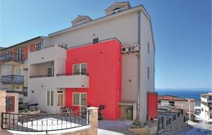 Awesome Apartment In Makarska With 4 Bedrooms And Wifi