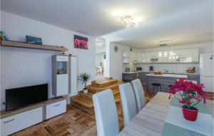 Three-Bedroom Holiday Home In Buje