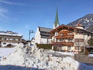 Apartment in Kaltenbach near Ski Lift