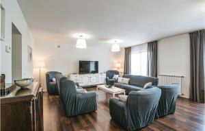 5 Bedroom Beautiful Home In Pula 