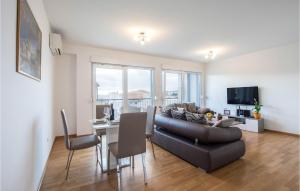 Stunning Apartment In Podstrana