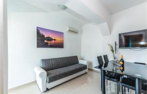 Beautiful Apartment In Biograd With 2 Bedrooms, Wifi And Outdoor Swimming Pool