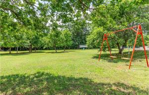 Three-Bedroom Holiday Home In Valtura