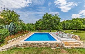 Three-Bedroom Holiday Home In Valtura