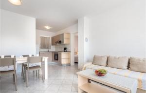 Beautiful Apartment In Grebastica With 2 Bedrooms And Wifi