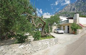 Beautiful Apartment In Makarska With 2 Bedrooms And Wifi