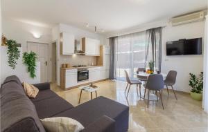 Nice Apartment In Pula With Kitchen