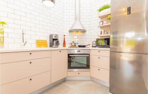 Awesome Apartment In Bilice With Wifi 