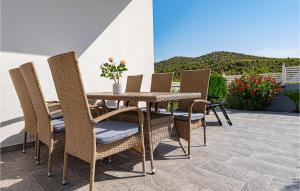 Awesome Apartment In Bilice With Wifi 