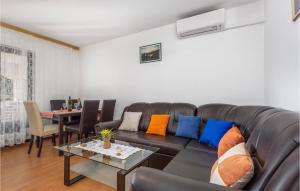Nice Apartment In Pinezici With 3 Bedrooms And Wifi
