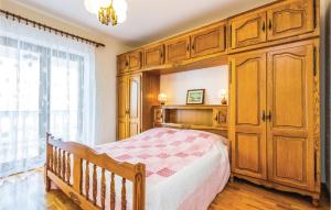 Gorgeous Apartment In Novi Vinodolski With Wifi