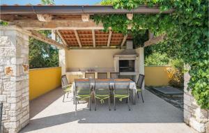 4 Bedroom Nice Home In Perci 