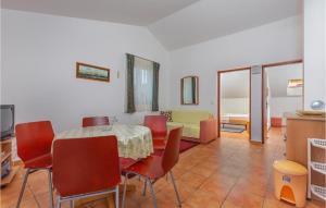 2 Bedroom Stunning Apartment In Punat