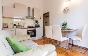 Amazing Apartment In Pula With 2 Bedrooms And Wifi