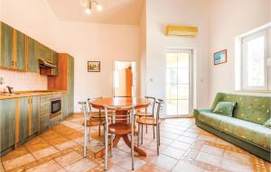 Beautiful Apartment In Banjol With Wifi