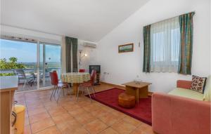 2 Bedroom Stunning Apartment In Punat