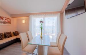 One-Bedroom Apartment In Prigradica