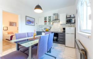 2 Bedroom Awesome Apartment In Kastel Stari 