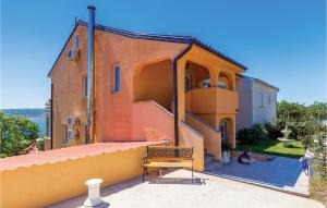 2 Bedroom Cozy Apartment In Crikvenica