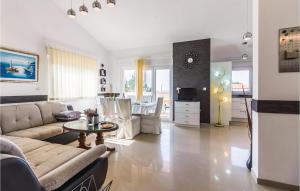 Stunning Apartment In Fazana With House Sea View 