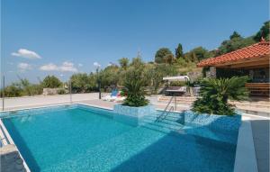 Nice Apartment In Mravince With 2 Bedrooms, Wifi And Outdoor Swimming Pool