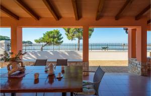 Beautiful Apartment In Umag With 3 Bedrooms And Wifi