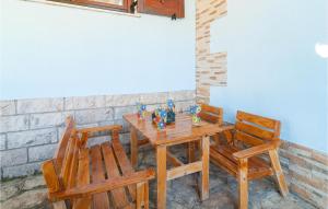 Beautiful Home In Dugi Rat With 3 Bedrooms, Wifi And Outdoor Swimming Pool