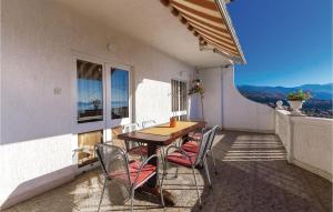 3 Bedroom Stunning Apartment In Senj