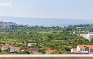 Two-Bedroom Apartment Zrnovnica With Sea View 05