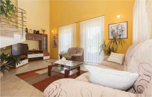 3 Bedroom Amazing Home In Pula