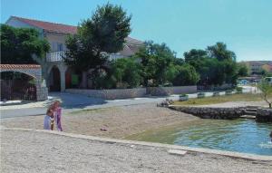 Cozy Apartment In Kustici With Wifi