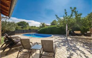 4 Bedroom Cozy Home In Poljica