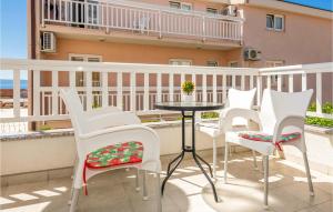 Lovely Apartment In Makarska With Kitchen 