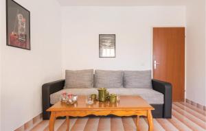 Nice Apartment In Tucepi With Wifi 