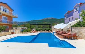 Stunning Apartment In Kastel Stari With 2 Bedrooms, Wifi And Outdoor Swimming Pool