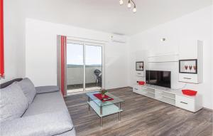 1 Bedroom Cozy Apartment In Crikvenica