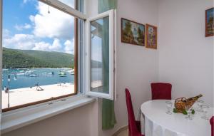 2 Bedroom Cozy Apartment In Rabac