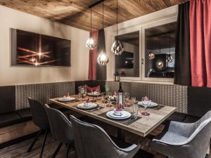 Luxury Chalet Gaschurn near Ski Lift